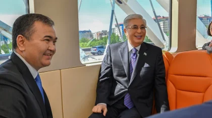 Президент стал первым пассажиром Astana LRT и проехал от аэропорта до Национального музея