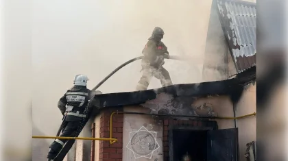 Пожар в частном доме Астаны: спасатели предотвратили угрозу взрыва