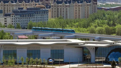Поведение пассажиров привело к случаям остановки поездов LRT в Астане