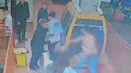 Пьяный дебошир сломал нос оператору колеса обозрения в Уральске (ВИДЕО)