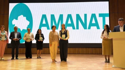 Доверие и ответственность: больше 100 педагогов вступили в ряды партии «AMANAT» в Астане