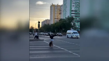 Девушка сделала «колесо» на пешеходном переходе и оказалась в суде в Павлодаре