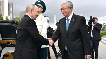 Небо Астаны окрасилось в цвета флага России: Токаев лично встретил Путина (ФОТО, ВИДЕО)
