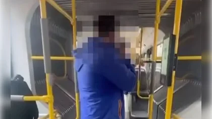 Вел себя агрессивно: астанчанина арестовали за мат в автобусе (ВИДЕО)