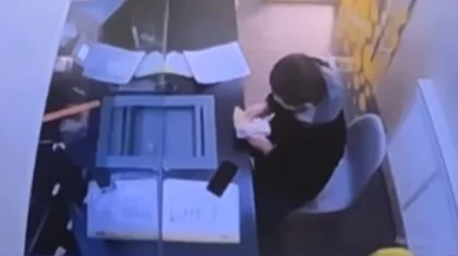 Убийство семьи из Жангелдина: в суде показали видео, как Сарсемалиев сдавал в ломбард золотые кольца погибших