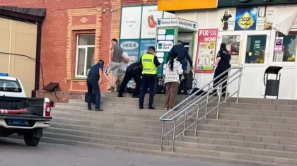 Женщина умерла на крыльце торгового дома в Усть-Каменогорске