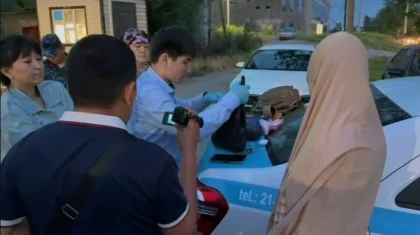 Девушку с 2 килограммами мефедрона задержали в Шымкенте: видео попало в сеть