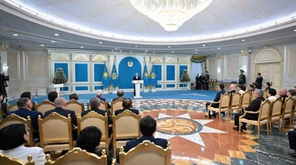 «Наш народ уважает вас»: Токаев поздравил медиков с профессиональным праздником