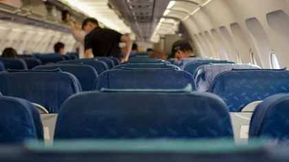 У летевшего в Казахстан самолета в воздухе оторвало капоты двигателя