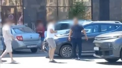 Не поделили дорогу: водители Lixiang и Kia подрались в Астане (ВИДЕО)