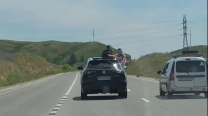 Опасные маневры и пассажиры на окнах: водителя наказали в ВКО из-за видео