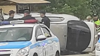 Жуткое ДТП в Павлодаре: авто вылетело на встречку, сбило насмерть двух пешеходов и врезалось в остановку (ВИДЕО)