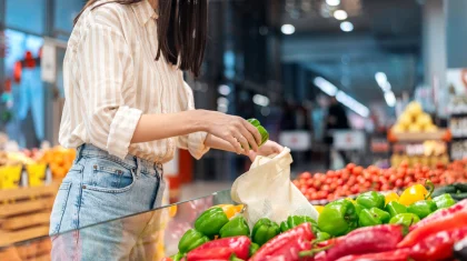 Названы продукты и товары, которые подешевели в Казахстане в июне