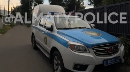 Завернутое в полиэтилен тело мужчины обнаружили в подвале частного дома в Алматы