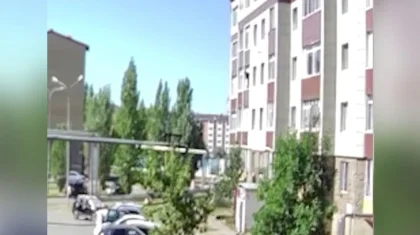 «Было страшно»: полицейские спасли женщину от гибели в Косшы (ВИДЕО)