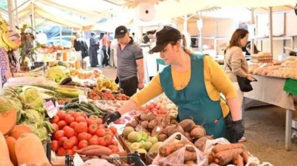 В Казахстане зафиксировали дефляцию: какие товары подешевели