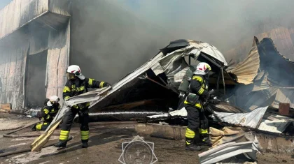 Возгорание в мебельном цехе: пожар по повышенному рангу тушили в Шымкенте (ВИДЕО)