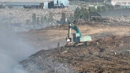 Пожарные третьи сутки борются с крупным возгоранием на полигоне ТБО