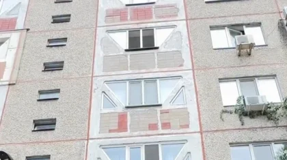 70-летняя пенсионерка выпала из окна многоэтажки и погибла в Алматы (ВИДЕО)