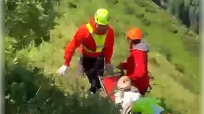 Сорвалась с обрыва: девушку с травмой головы эвакуировали вертолетом близ Алматы
