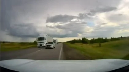 Опасный выезд на встречку под Костанаем попал на видео