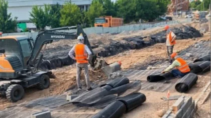 Рабочий погиб под колесами экскаватора на стройке в Шымкенте