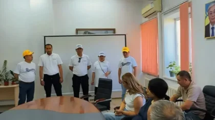 Члены партии Respublica встретились с трудовым коллективом завода Казахской академии питания