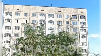 Женщина выпала с девятого этажа и погибла в Алматы