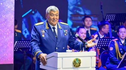 От имени президента Бектенов поздравил Токтара Аубакирова с 80-летием