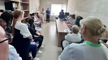 Представители партии «Ак жол» встретились с коллективом поликлиники в Тобыле