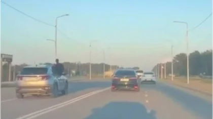 Опасная езда свадебного кортежа в области Абай попала на видео