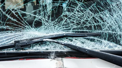 Два человека погибли в лобовом столкновении автомобилей на трассе в Костанайской области