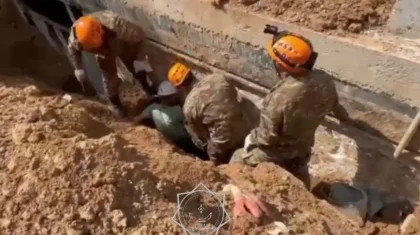 Рабочего засыпало землей в обвалившейся коммунальной траншее в Уральске