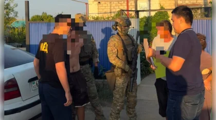 Угрожали и требовали миллионы: троих подозреваемых задержали в Актобе