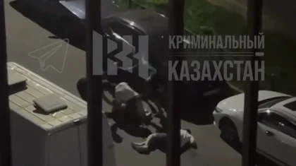 Жестокое избиение во дворе жилого комплекса в Алматы сняли на видео