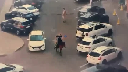 Астанчанина наказали за прогулку по улицам верхом на коне (ВИДЕО)