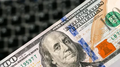 Курс доллара на KASE опустился ниже 468 тенге