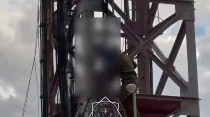 Двое детей забрались на телевышку в ВКО: вниз их спускали спасатель и полицейский