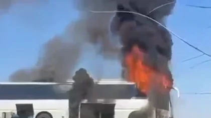 Пассажиры с детьми спасались из горящего автобуса на трассе ЗКО (ВИДЕО)