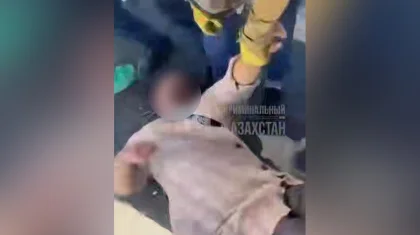 Женщину ударили ногой по лицу при полицейском в области Жетысу (ВИДЕО)