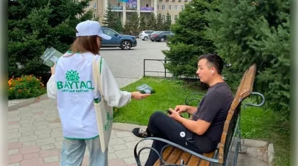 Партия «Байтақ» организовала встречи с жителями Петропавловска в формате «от двери к двери»