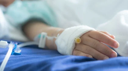 Восьмилетняя девочка умерла после падения в септик в Уральске