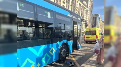 Подросток на самокате попал под колеса автобуса в Астане