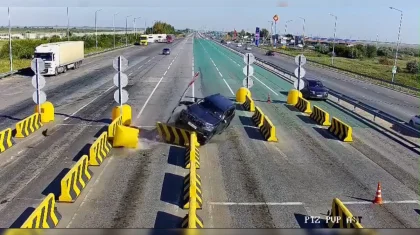 Водитель уснул за рулем и врезался в дорожный буфер на трассе Астана – Щучинск (ВИДЕО)