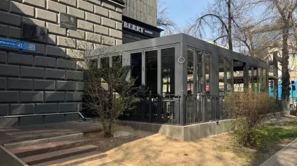 Незаконную пристройку к кафе снесли в центре Алматы