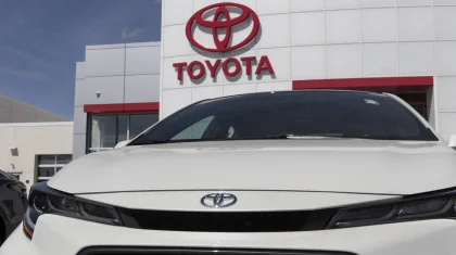 «Комфортнее обсуждать с мужчиной»: алматинка заявила, что менеджер Toyota-центра отказался ее обслуживать