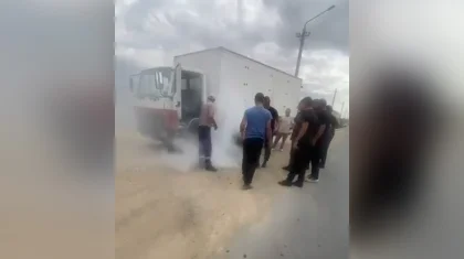 Сотрудники СОБР помогли потушить загоревшуюся ГАЗель в Актау (ВИДЕО)