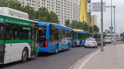 На одном из проспектов Астаны запустили новую автобусную полосу