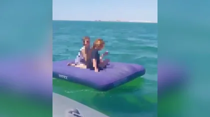 Двух подростков унесло в Каспийское море на надувном матрасе (ВИДЕО)