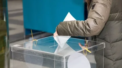 Музыка, позитив и подарки: как проходит голосование в Алматы, рассказали наблюдатели